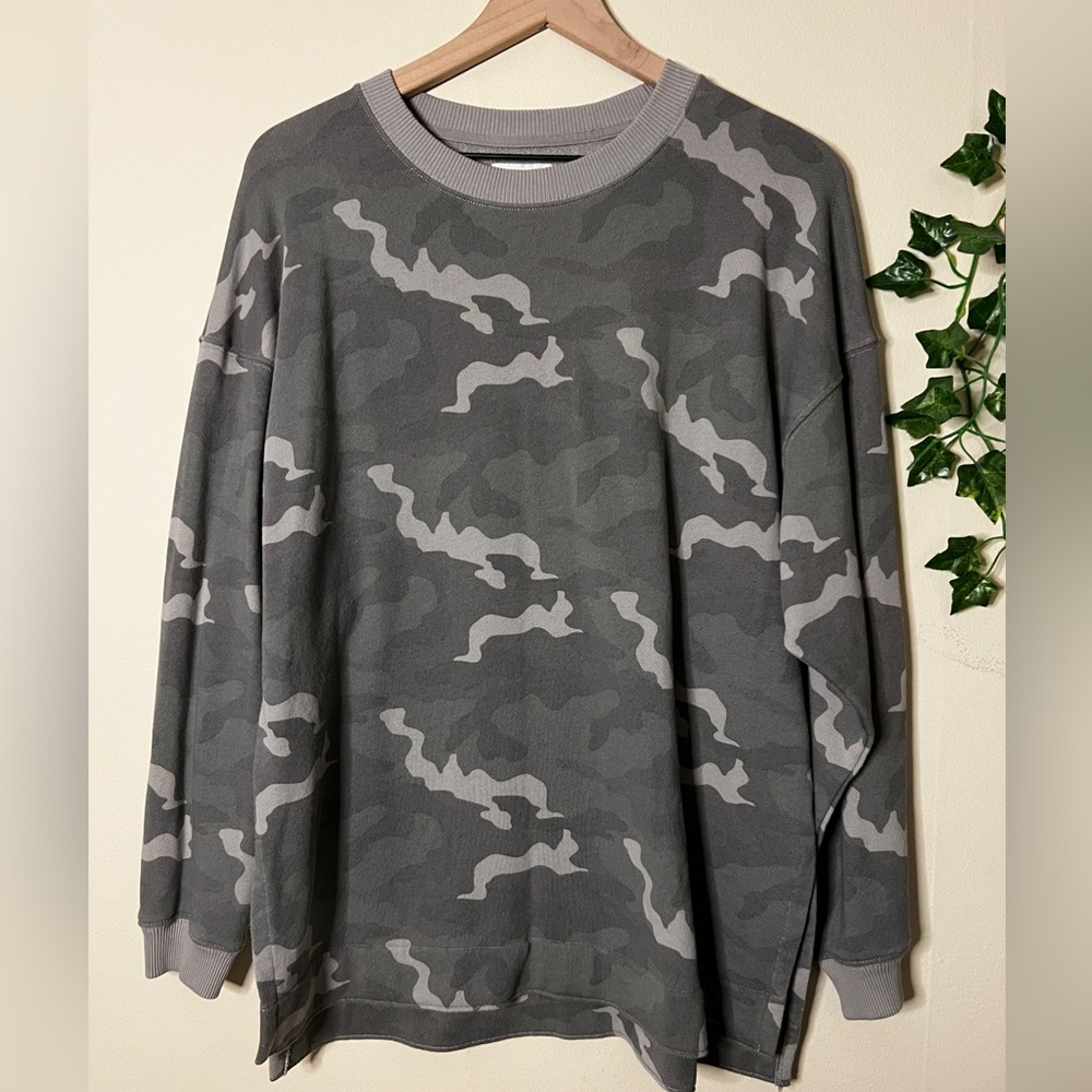 American Eagle Oversized Camo Crewneck